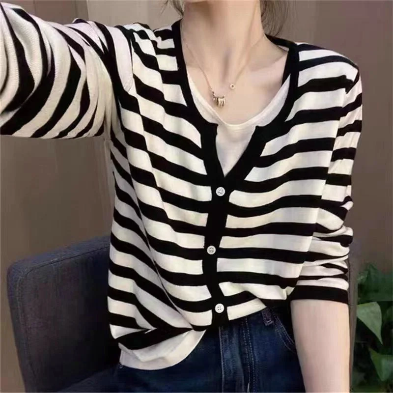 NiDELL Sweater . Early Autumn New Style Fat Sister mm Western Style Youthful-Looking Fake Two-Piece Black and White Striped Sweater Top for Women Fashion