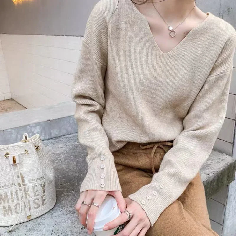 NiDELL Women's V-neck Sweater . Autumn New Loose and Lazy Style Bottoming Top Design Sense Korean Style Inner Sweater